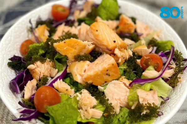 “ĐỔI GIÓ” NGÀY TẾT VỚI SALAD CÁ HỒI RONG NHO NGON MIỆNG, GIÀU DINH DƯỠNG