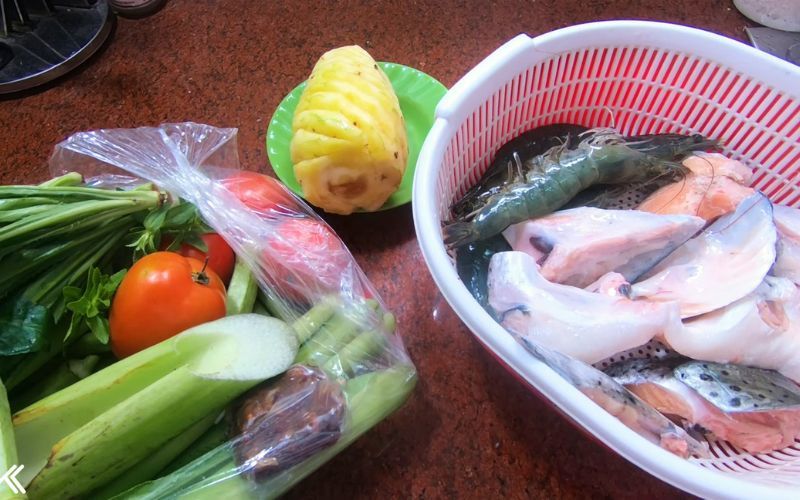 Nguyên liệu chuẩn bị cho món canh cá hồi hấp dẫn 