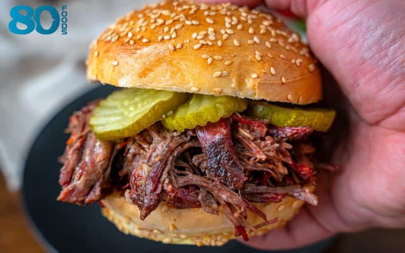 Nạc vai bò Mỹ cũng hay được sử dụng để làm Burger