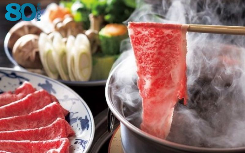 Sử dụng nạc vai bò Mũy lát mỏng cho món lẩu 